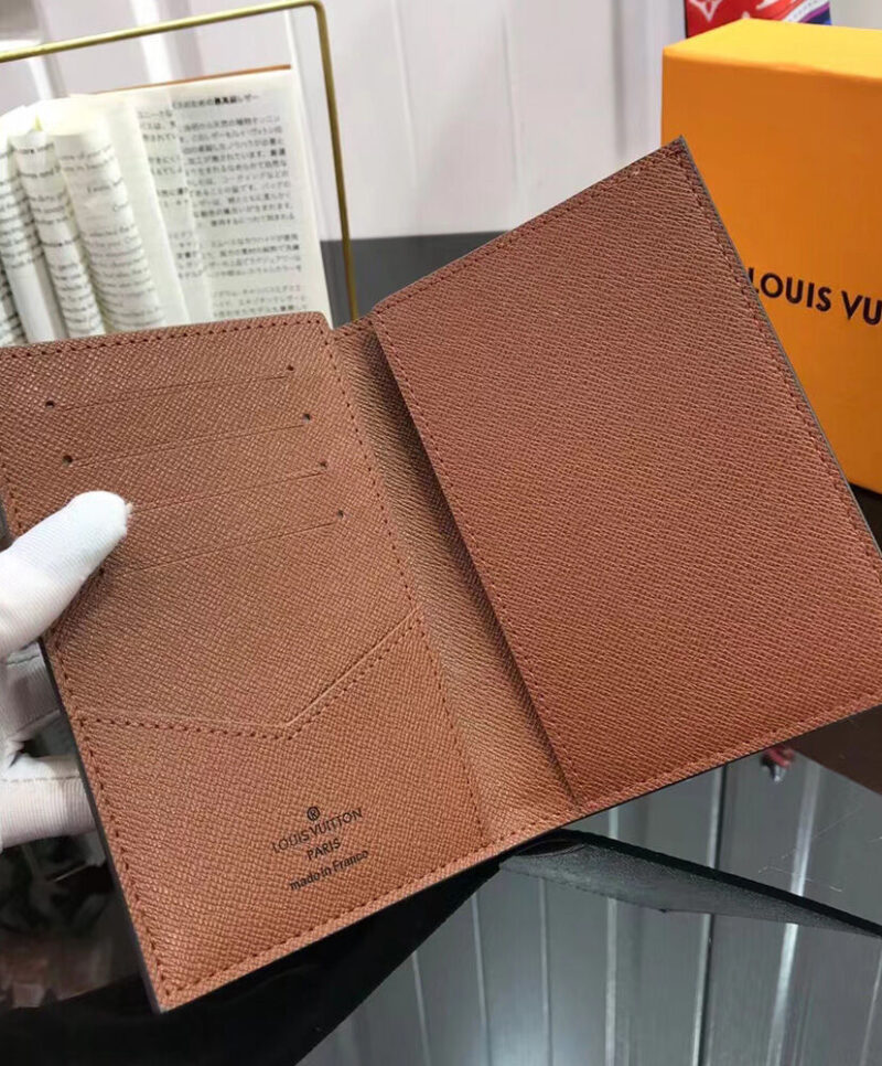 Louis Vuitton Passport Coverp Brown M64502