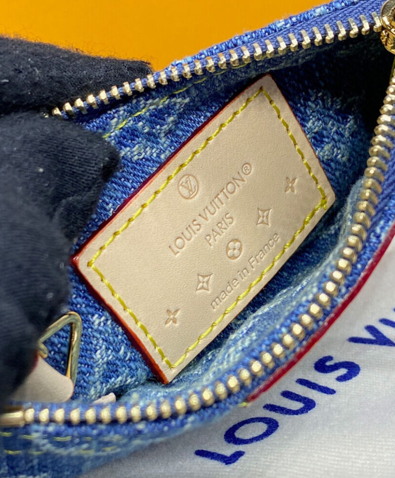 Louis Vuitton Key Pouch M82961 Blue