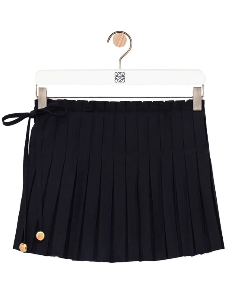 Loewe Women's Pleated Shorts In Viscose And Linen Black