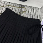 Loewe Women's Pleated Shorts In Viscose And Linen Black