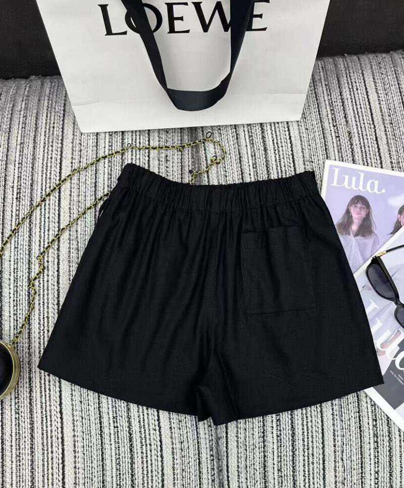 Loewe Women's Pleated Shorts In Viscose And Linen Black