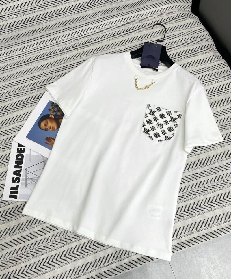 Louis Vuitton Women's Graphic chain T-shirt White