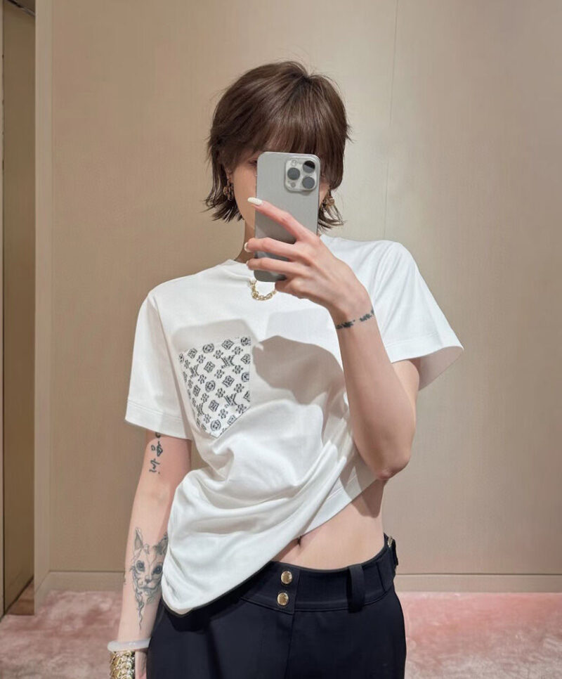 Louis Vuitton Women's Graphic chain T-shirt White