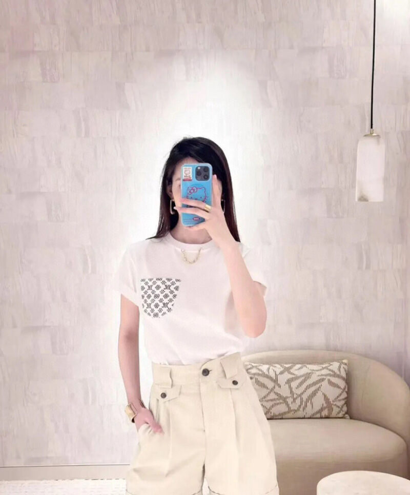 Louis Vuitton Women's Graphic chain T-shirt White
