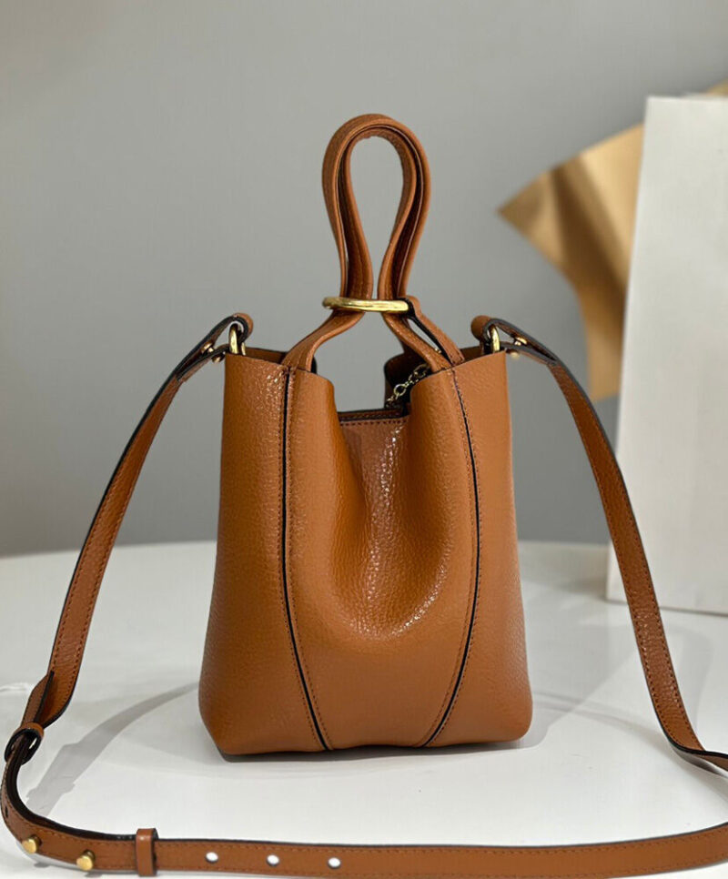 Chloe Small Chloe Spin Tote Bag In Grained Leather
