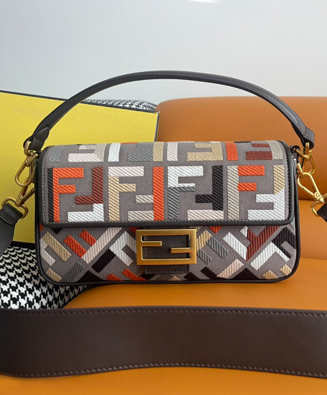 Fendi Baguette 8BR600