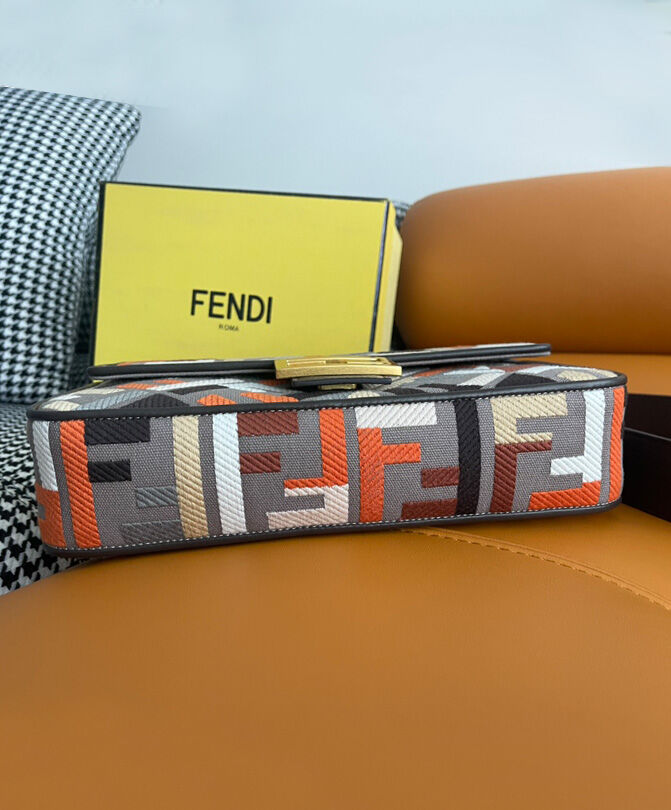 Fendi Baguette 8BR600