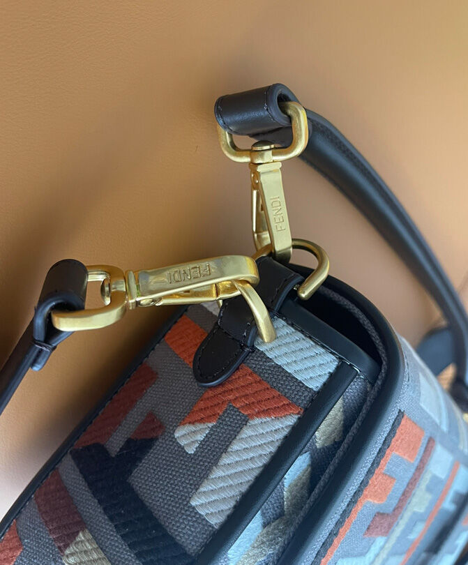 Fendi Baguette 8BR600