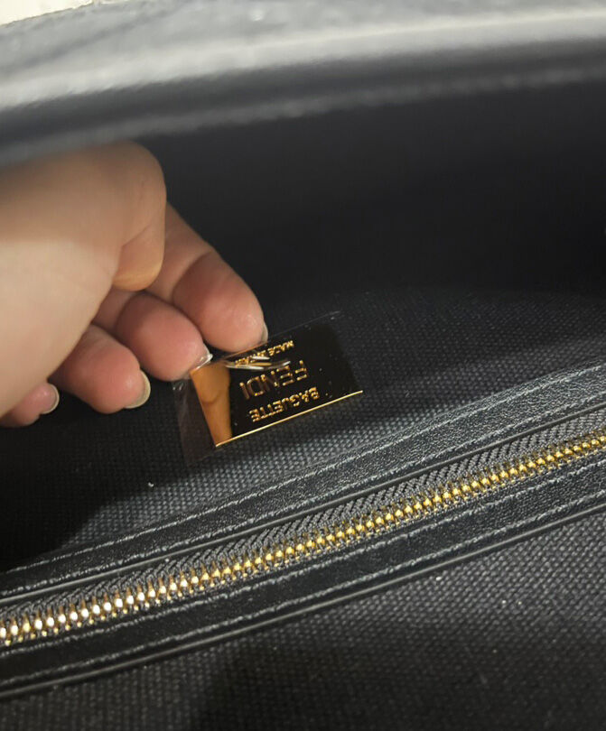 Fendi Baguette 8BR600
