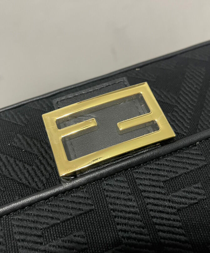 Fendi Baguette 8BR600