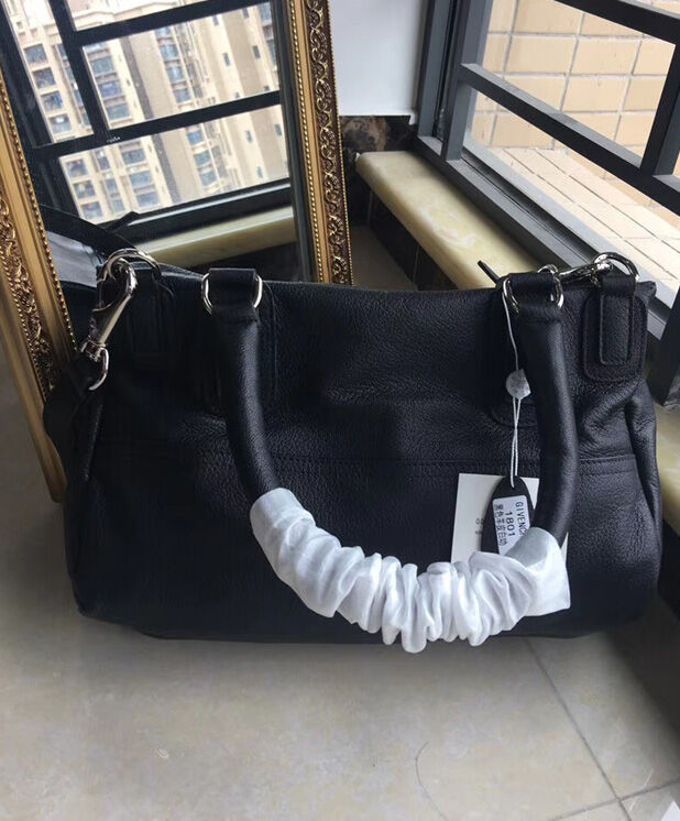 Givenchy Medium Pandora bag in grained leather BB05250013 Black