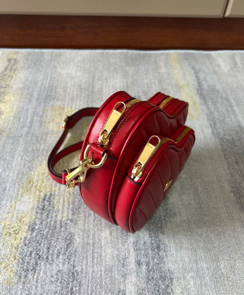 Gucci Interlocking g Mini Heart Shoulder Bag 751628