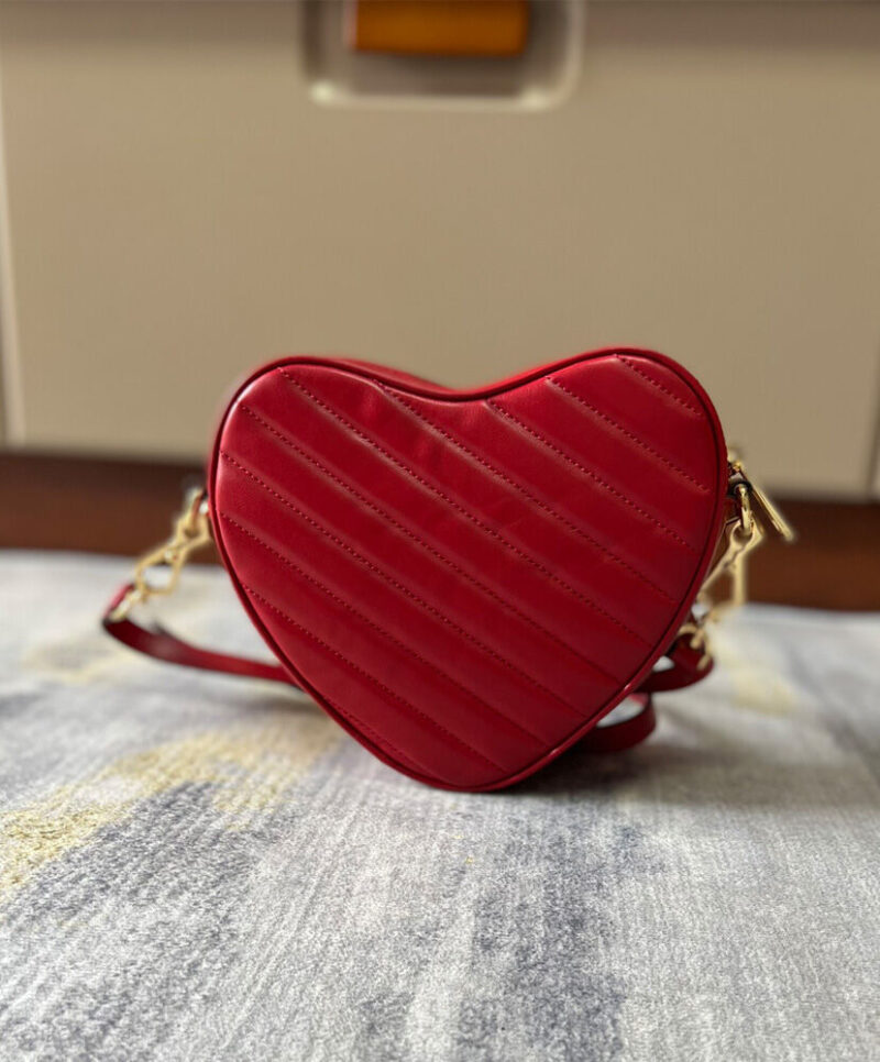 Gucci Interlocking g Mini Heart Shoulder Bag 751628