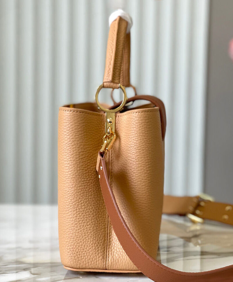 Louis Vuitton Capucines MM M22676 M23058