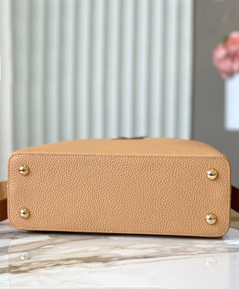 Louis Vuitton Capucines MM M22676 M23058