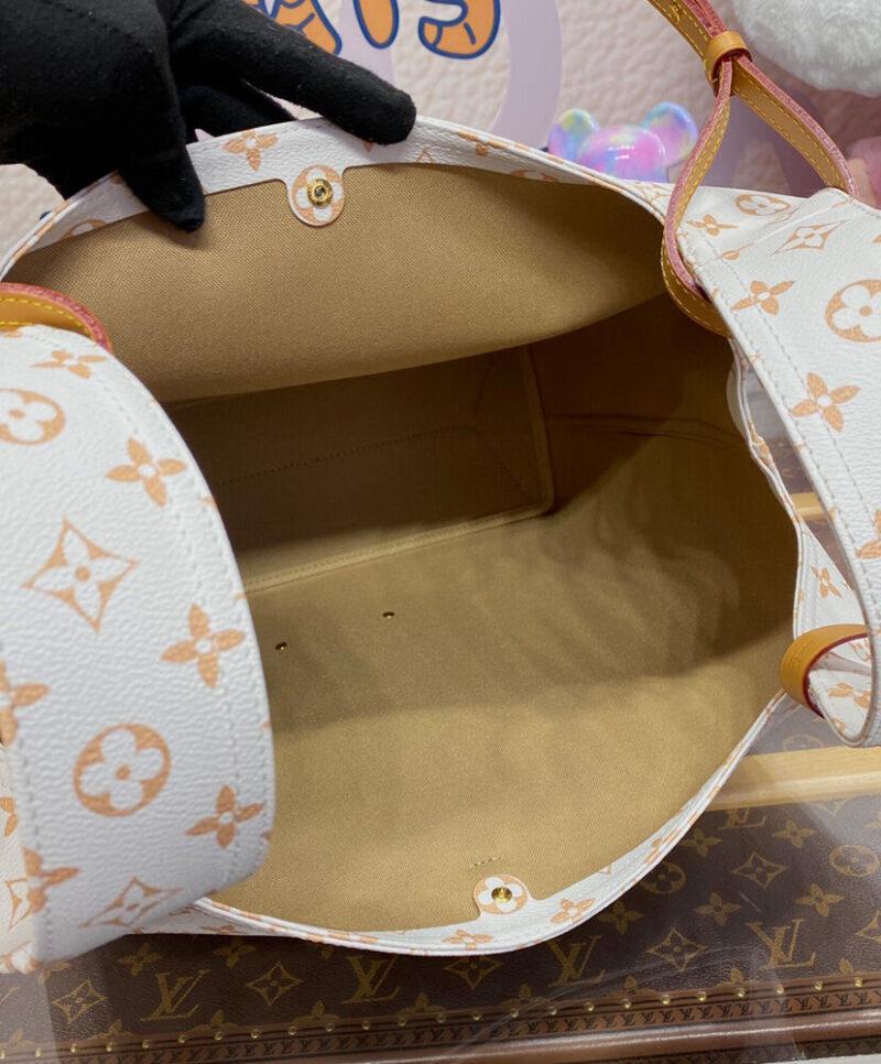 Louis Vuitton Atlantis GM M24409 Cream