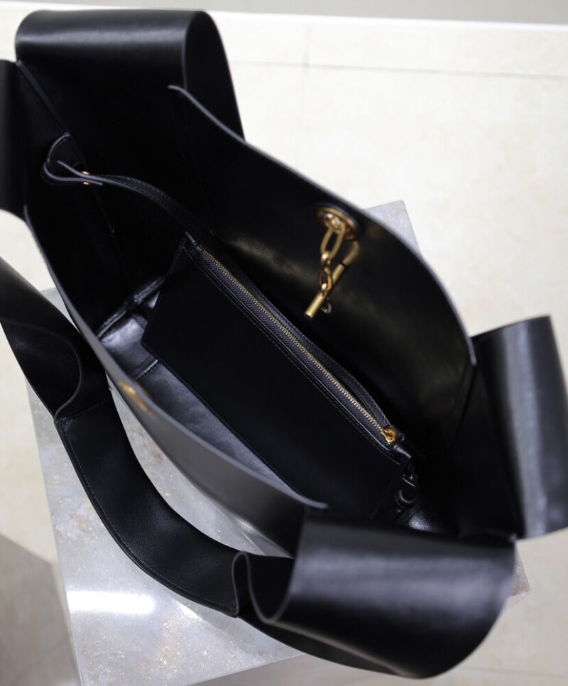 Saint Laurent Tanger In Leather Black