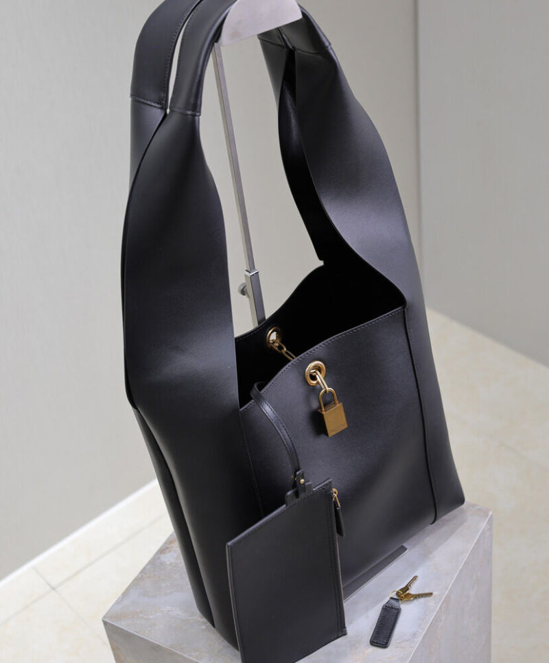 Saint Laurent Tanger In Leather Black