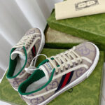 Gucci Unisex Tennis 1977 Jumbo GG Sneaker 725879 Purple
