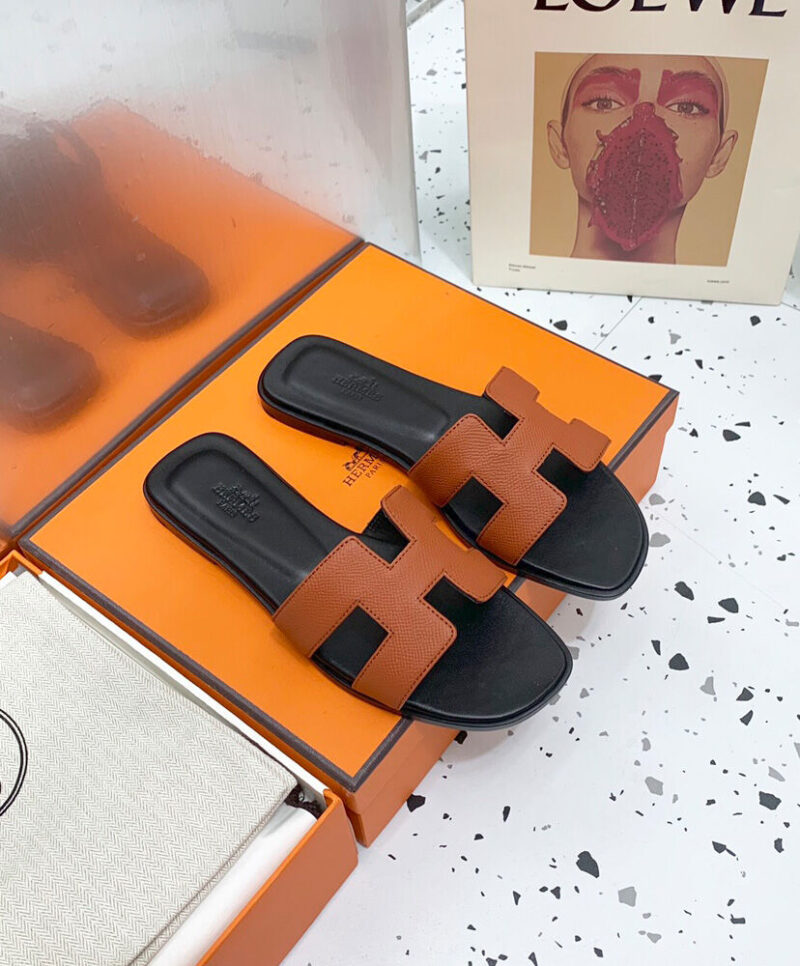 Hermes Women's Oran Sandal Coffee