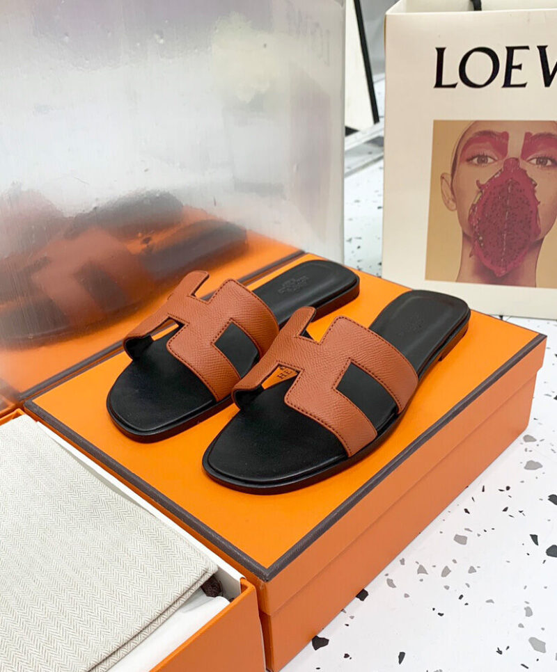 Hermes Women's Oran Sandal Coffee