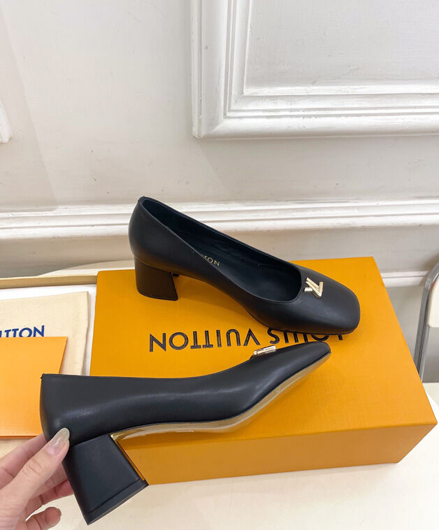 Louis Vuitton Women's Swing Pump Black