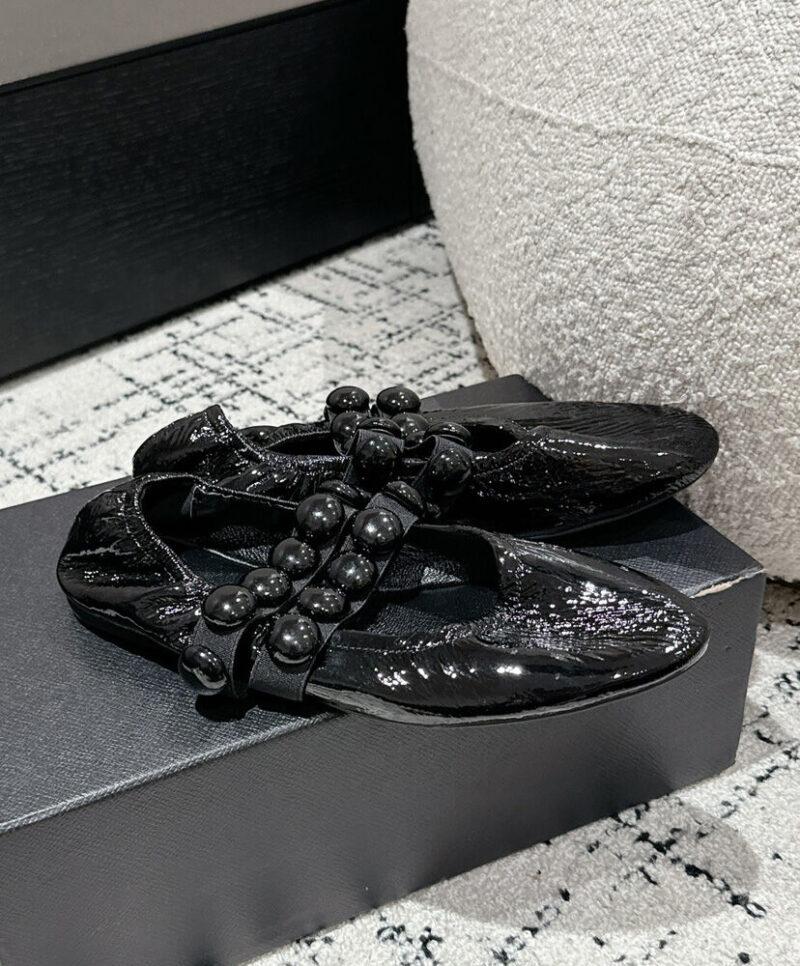 Alaia Women's Sphere Ballet Flats In Patent Leather Black