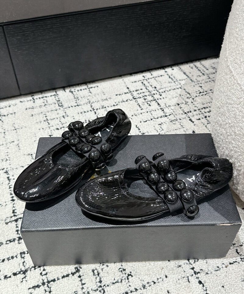 Alaia Women's Sphere Ballet Flats In Patent Leather Black