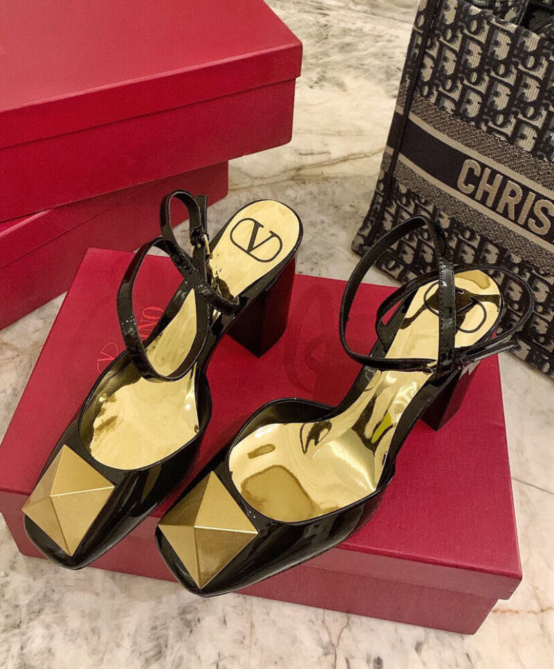 Valentino Women's One Stud Pump In Patent Leather 90MM