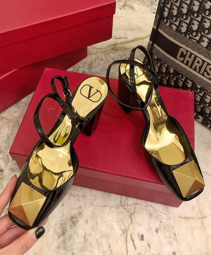 Valentino Women's One Stud Pump In Patent Leather 90MM