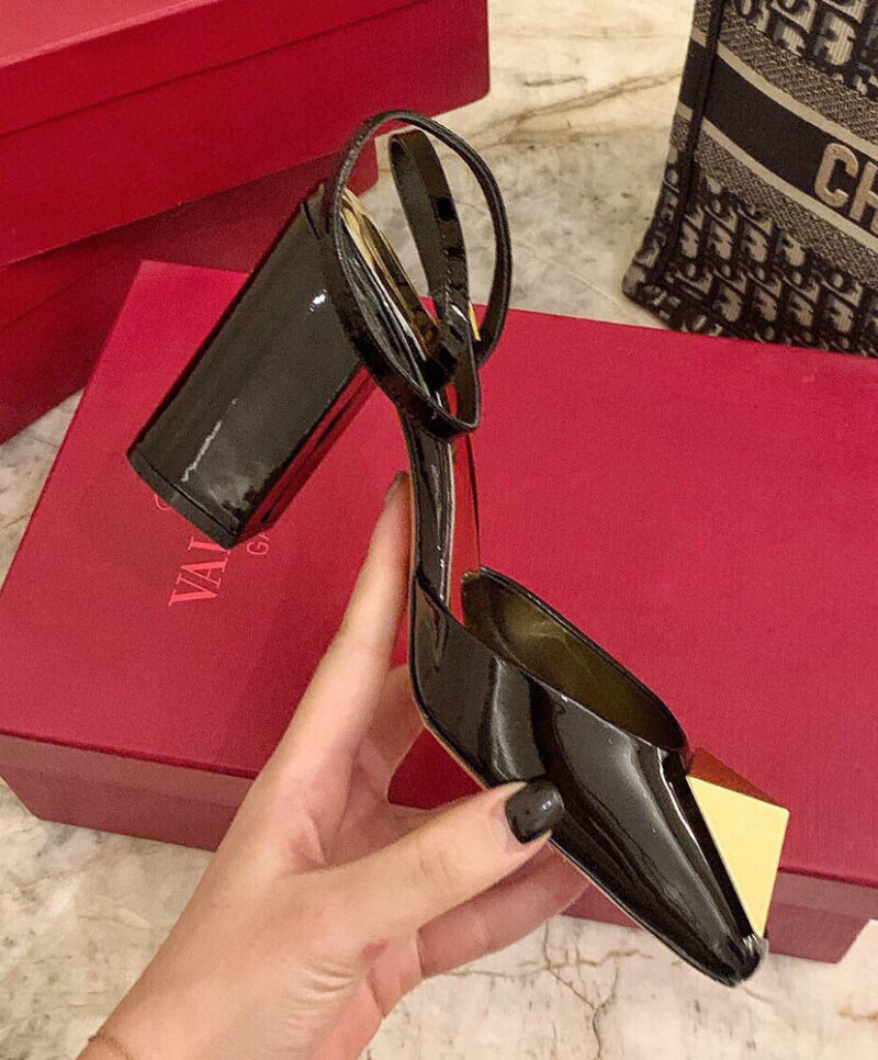 Valentino Women's One Stud Pump In Patent Leather 90MM
