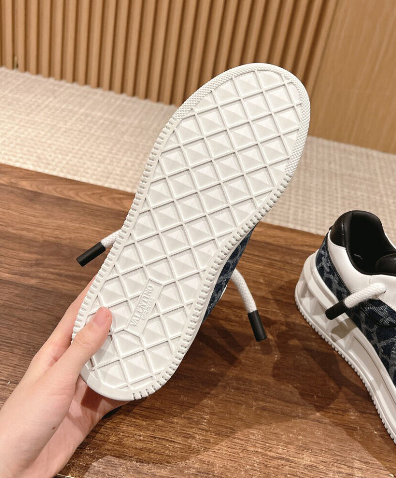 Valentino Unisex One Stud Xl Low-Top Sneaker