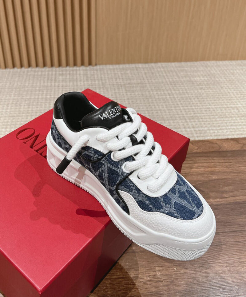 Valentino Unisex One Stud Xl Low-Top Sneaker
