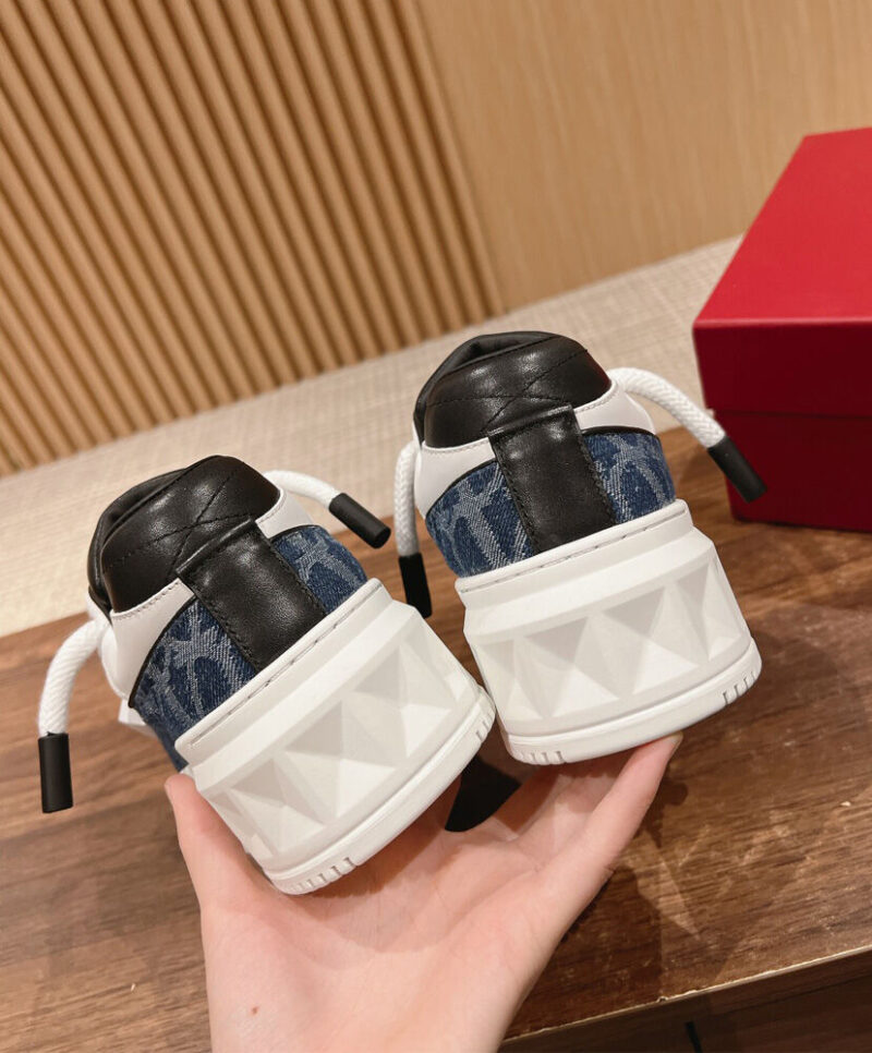 Valentino Unisex One Stud Xl Low-Top Sneaker